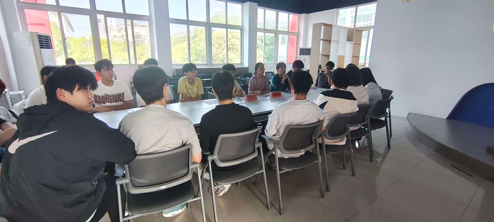 严明校纪守底线，凝心聚力共育人——智慧城市学院召开《员工违纪处分管理办法》修订师生座谈会