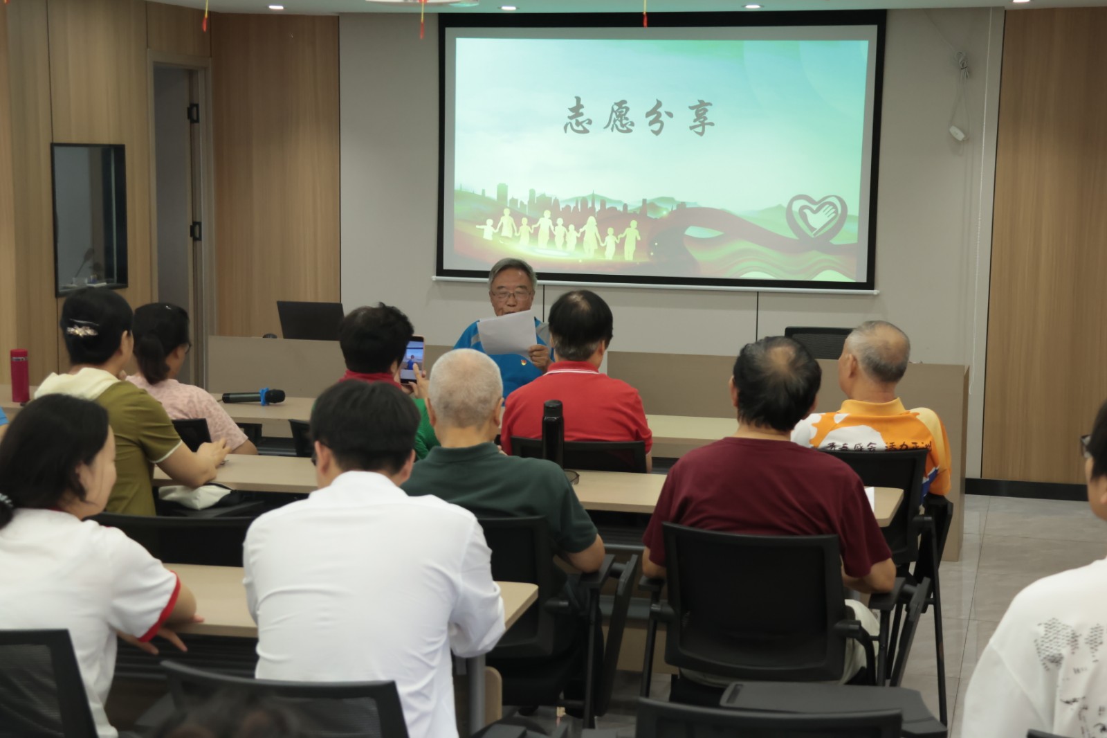 银发映初心，青炬续薪火——智慧城市学院联合西直街社区开展红色志愿传承活动